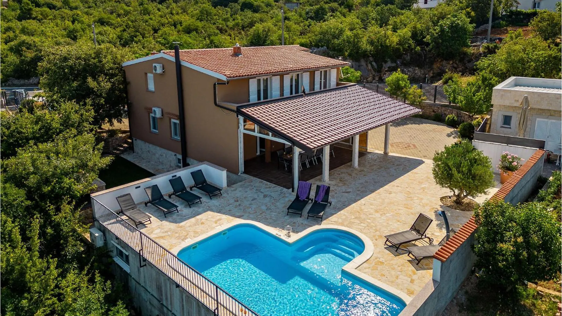 Cozy Home In Rovanjska With Jacuzzi