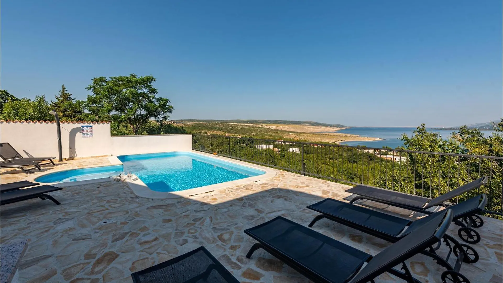 Cozy Home In Rovanjska With Jacuzzi