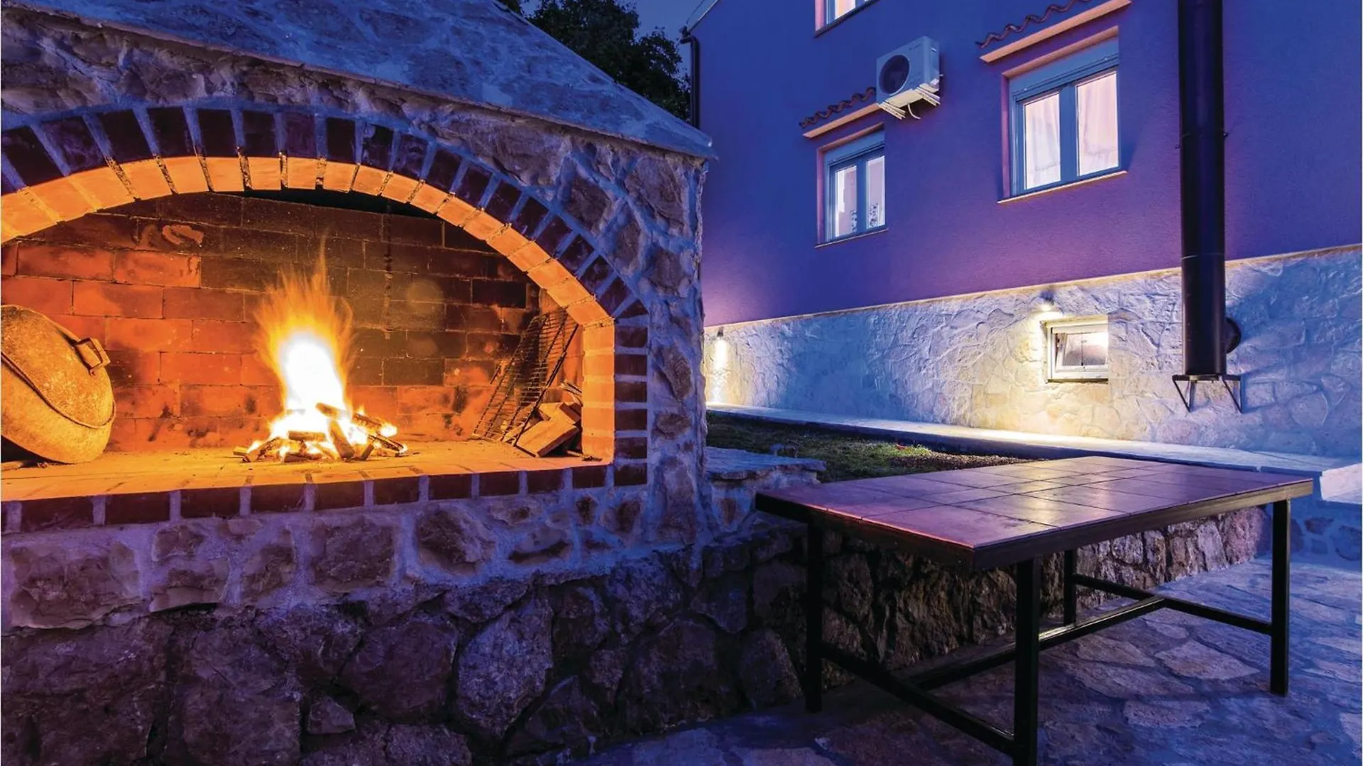Holiday home Cozy Home In Rovanjska With Jacuzzi
