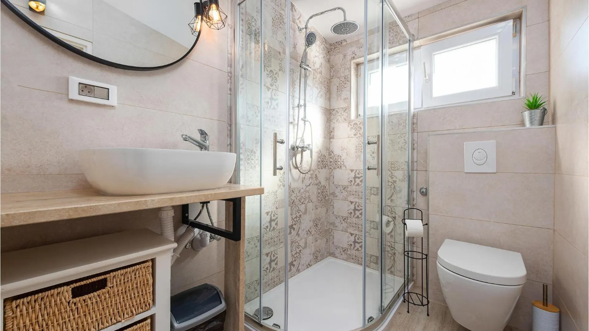 Cozy Home In Rovanjska With Jacuzzi