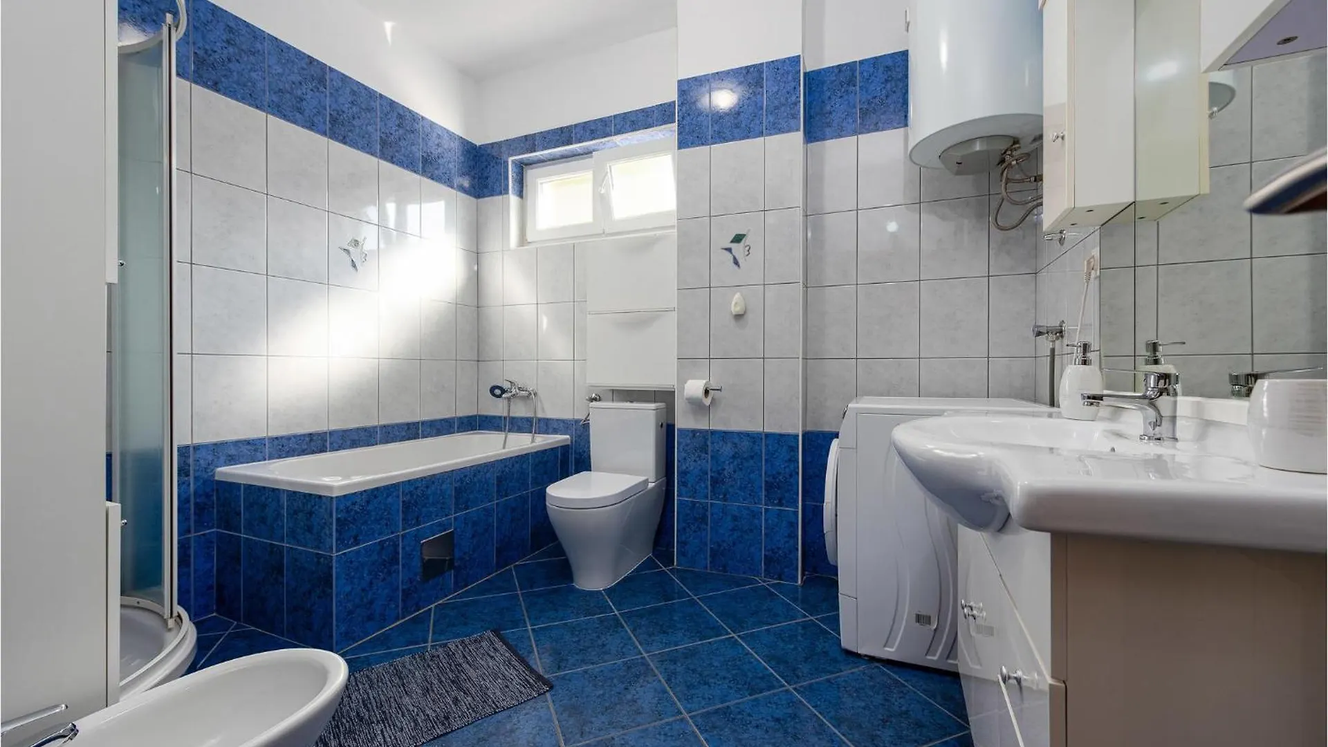 Holiday home Cozy Home In Rovanjska With Jacuzzi