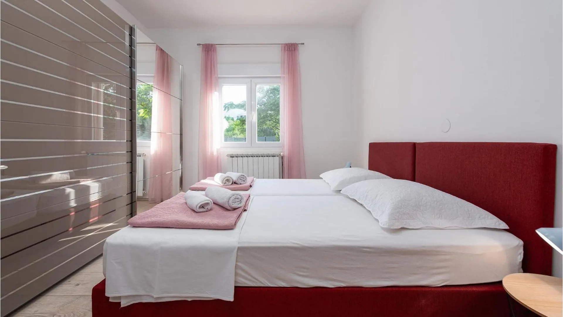 Cozy Home In Rovanjska With Jacuzzi