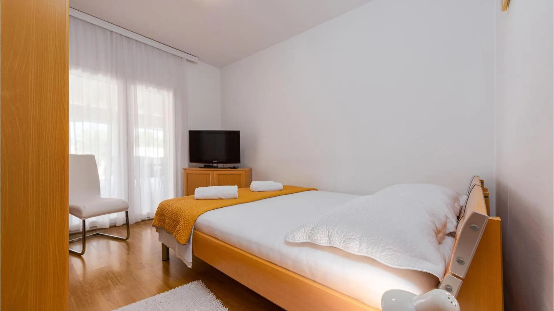 Holiday home Cozy Home In Rovanjska With Jacuzzi