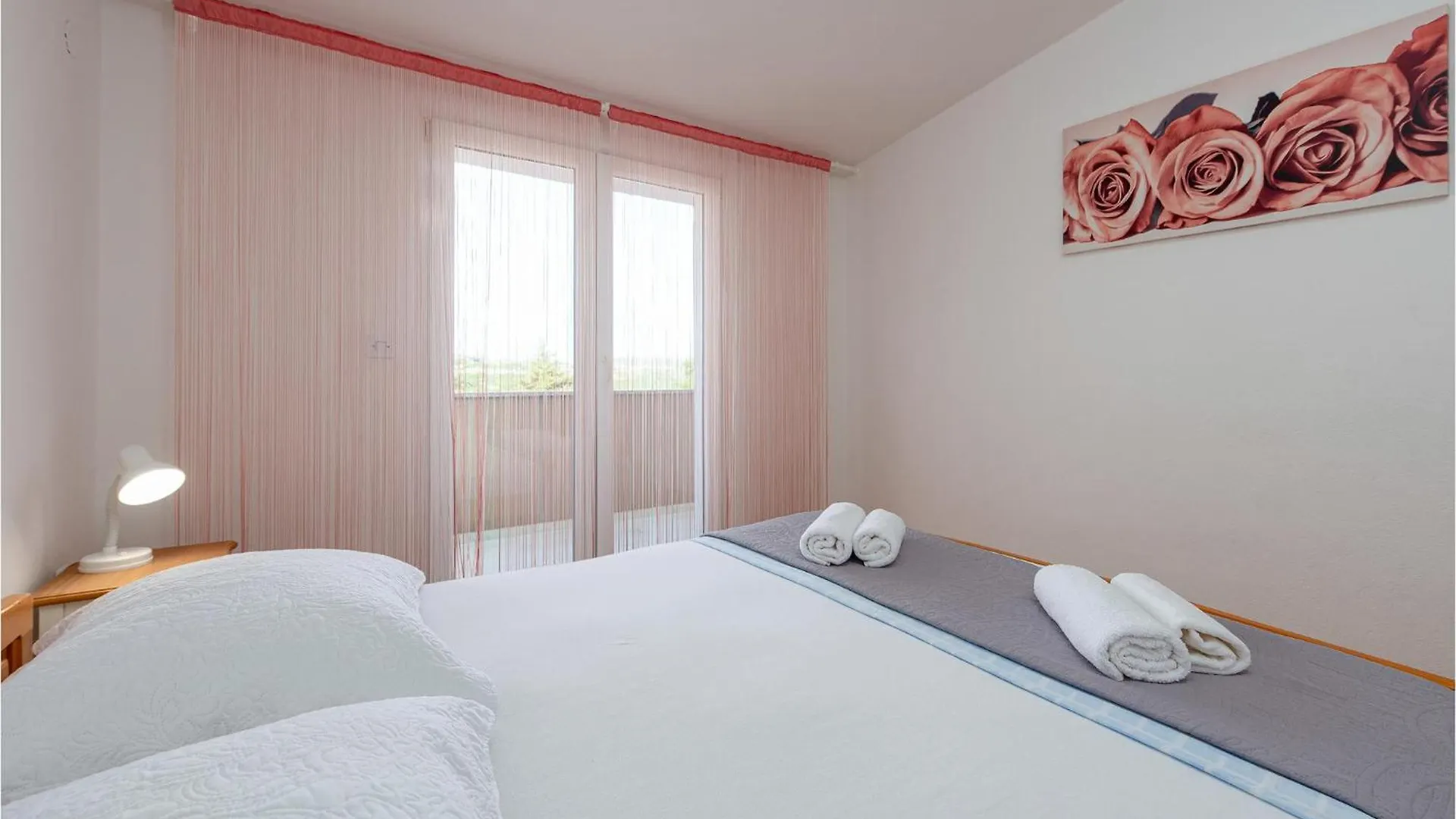 Holiday home Cozy Home In Rovanjska With Jacuzzi